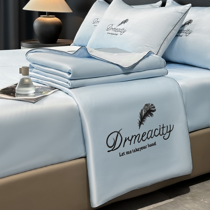 91家纺网 家纺一手货源 找家纺 伊梵居 2025新款水洗真丝刺绣夏被四件套 梦羽-天空蓝