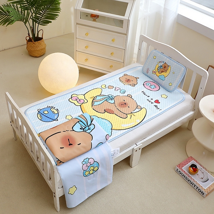 91家纺网 家纺一手货源 找家纺 八零年代  2025新款3D凉豆豆大版卡通儿童凉席夏被三件套冰豆豆凉席 凉豆豆 月亮卡皮巴拉