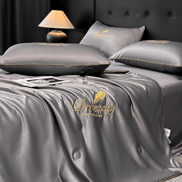 91家纺网 家纺一手货源 找家纺 伊梵居 2025新款水洗真丝刺绣夏被四件套 梦羽-高级灰