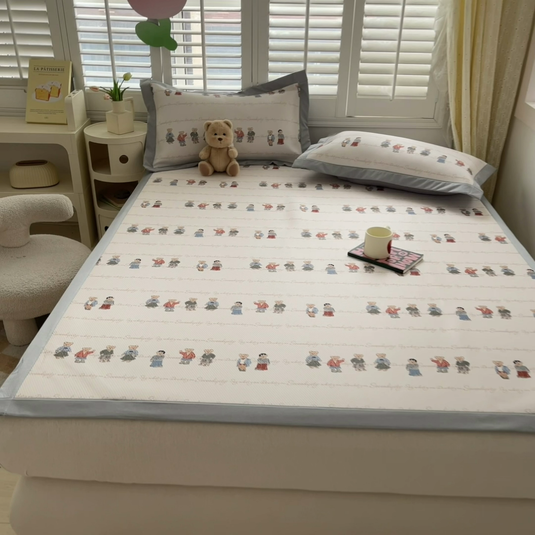 91家纺网 家纺一手货源 找家纺 星座家纺 2025新款复合提花凉感丝凉席三件套平铺款 萌熊印象