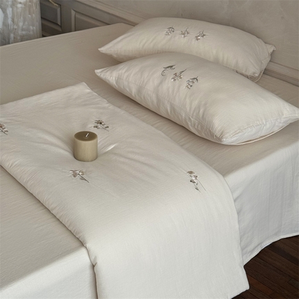 鹿班家居 2025年夏季双层皱皱纱刺绣夏被系列—猫耳花园【标准会员-20元】 白色