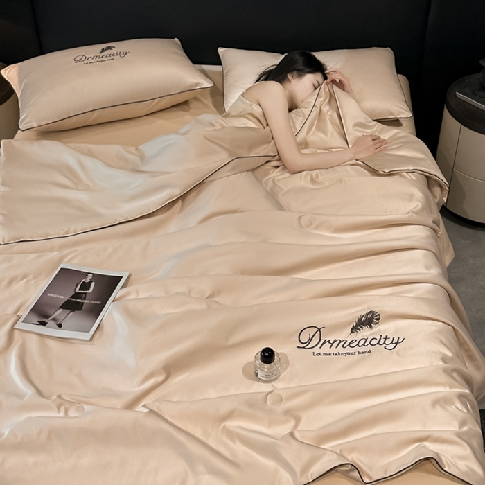 91家纺网 家纺一手货源 找家纺 伊梵居 2025新款水洗真丝刺绣夏被四件套 梦羽-卡其