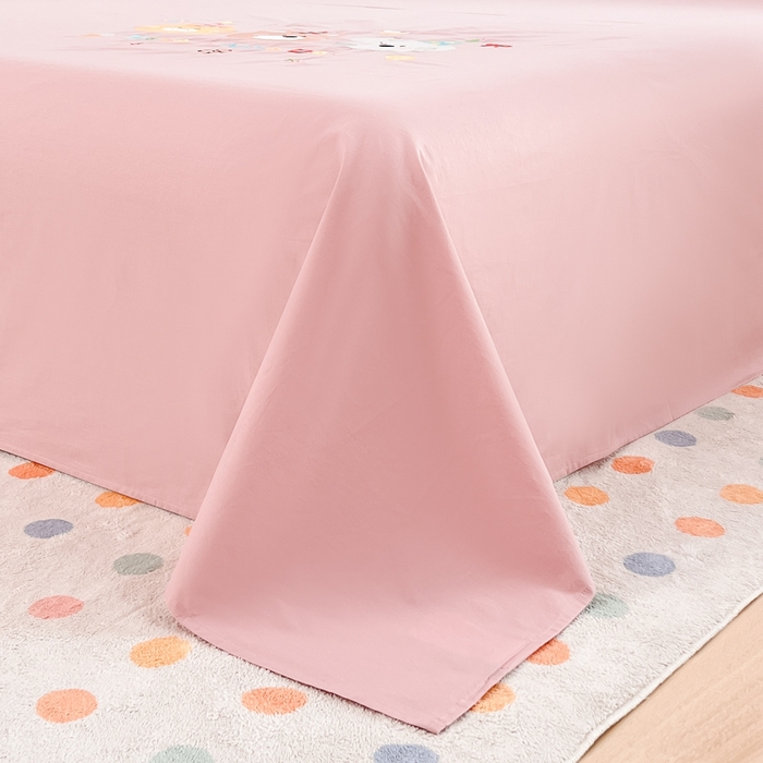 91家纺网 家纺一手货源 找家纺 曼町家居 2025春夏新款40支全棉纯棉水洗棉刺绣四件套 萌趣熊抱--慕斯粉