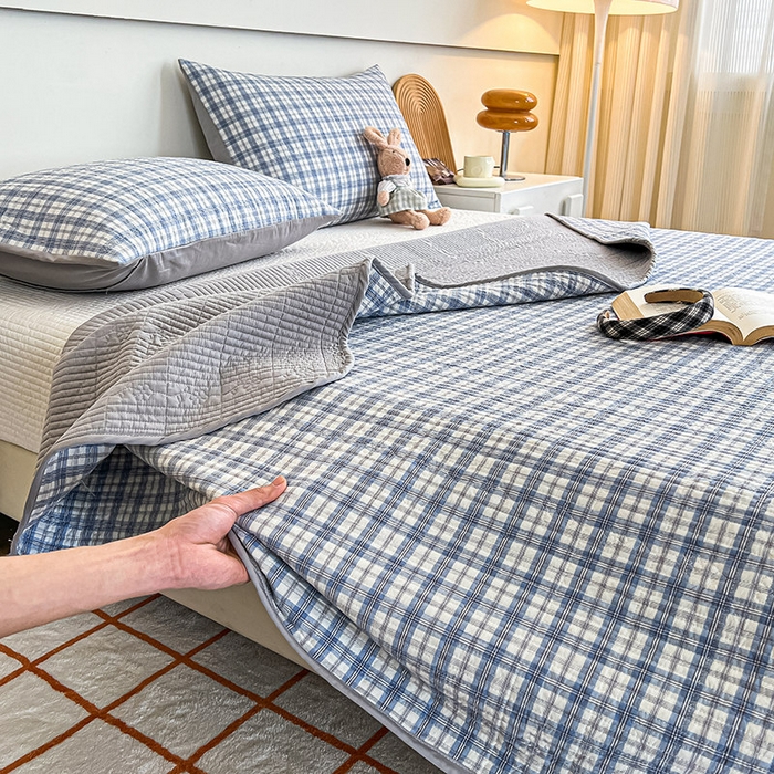 91家纺网 家纺一手货源 找家纺 沐纯家居 2025新款格子款天丝棉床盖三件套 布丁蓝-配灰