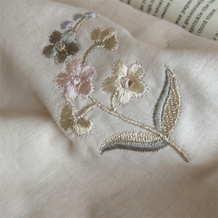 91家纺网 家纺一手货源 找家纺 鹿班家居 2025年夏季双层皱皱纱刺绣夏被系列—猫耳花园【标准会员-20元】 白色