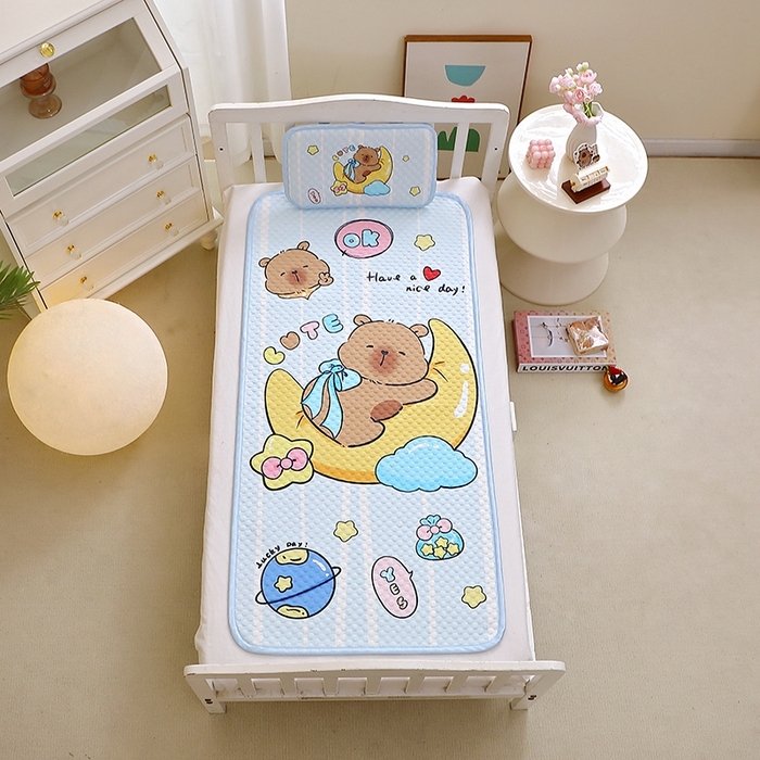 91家纺网 家纺一手货源 找家纺 八零年代  2025新款3D凉豆豆大版卡通儿童凉席夏被三件套冰豆豆凉席 凉豆豆 月亮卡皮巴拉