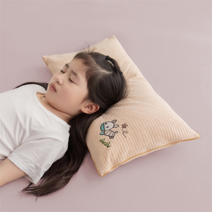 91家纺网 家纺一手货源 找家纺 （总）麦肯锡 2025新款针织小马棉花枕