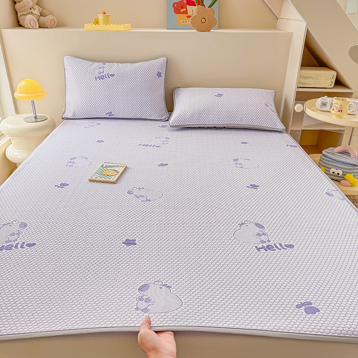 91家纺网 家纺一手货源 找家纺 雪鲨家纺  2025新款凉感冰豆豆凉席凉豆豆三件套冰丝提花软席PE 卡皮巴拉紫