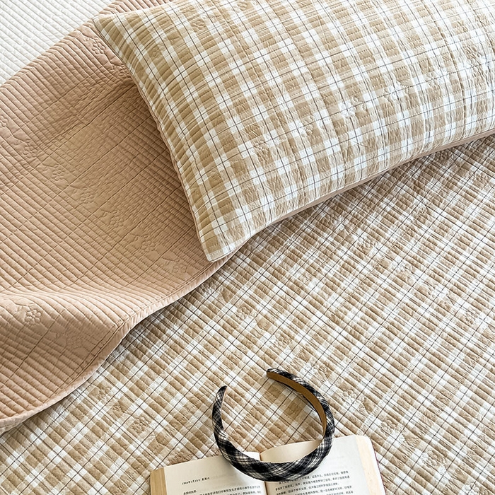 91家纺网 家纺一手货源 找家纺 沐纯家居 2025新款格子款天丝棉床盖三件套 布丁咖