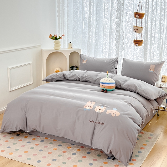 91家纺网 家纺一手货源 找家纺 曼町家居 2025春夏新款40支全棉纯棉水洗棉刺绣四件套 元气星喵-薄雾灰