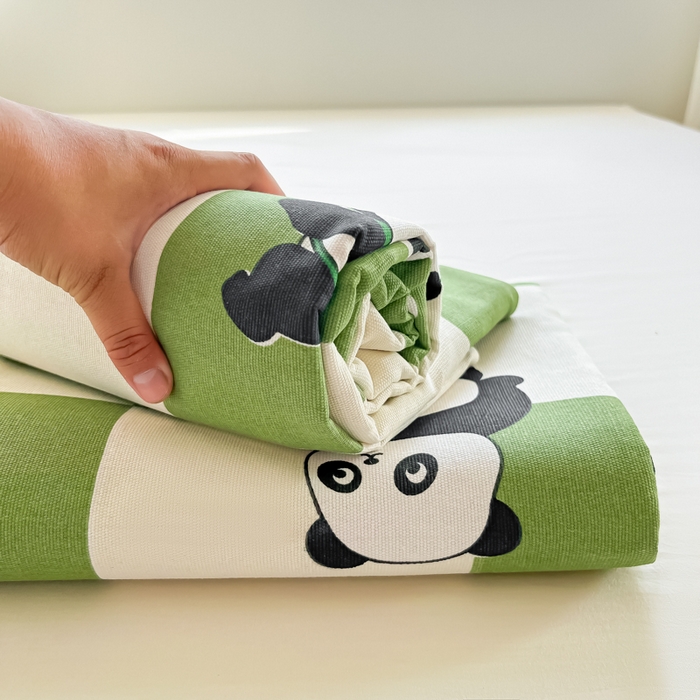 91家纺网 家纺一手货源 找家纺 爱彼家纺 2025新款热门卡通条纹原棉老粗布凉席床单 背包熊