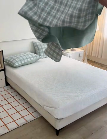 91家纺网 家纺一手货源 找家纺 沐纯家居 2025新款格子款天丝棉床盖三件套 布丁绿