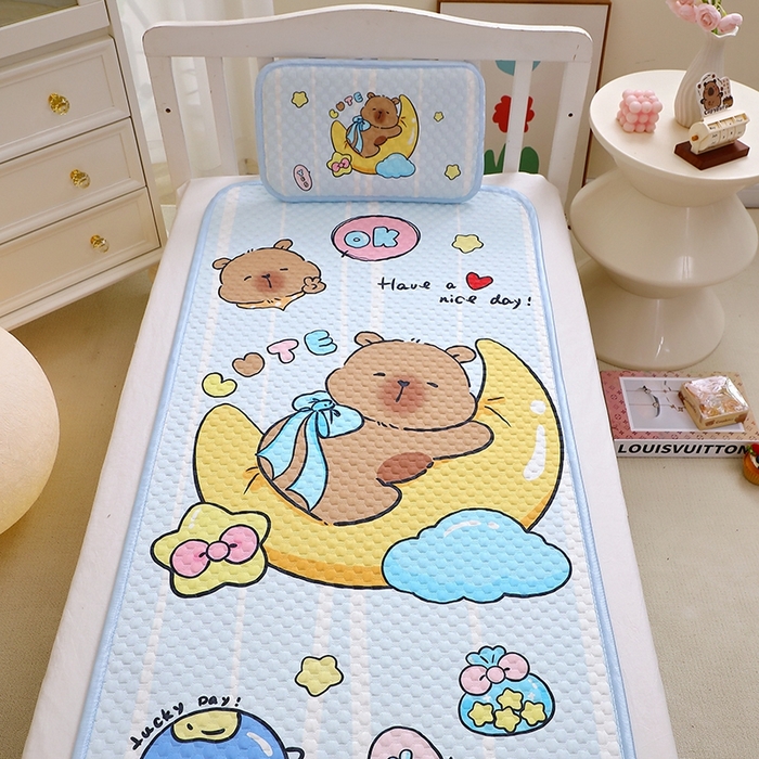 91家纺网 家纺一手货源 找家纺 八零年代  2025新款3D凉豆豆大版卡通儿童凉席夏被三件套冰豆豆凉席 凉豆豆 月亮卡皮巴拉