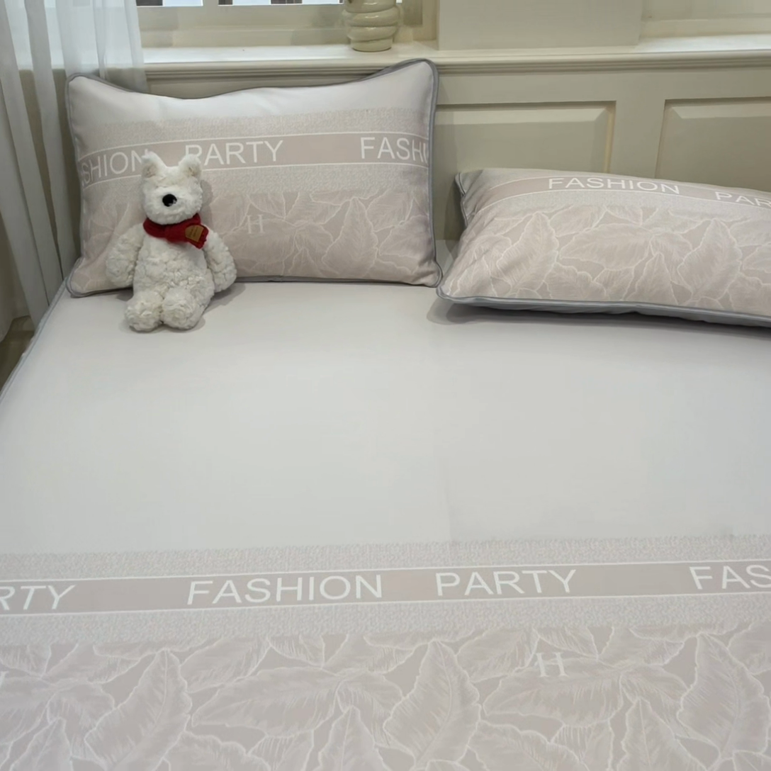 91家纺网 家纺一手货源 找家纺 星座家纺 2025新款复合提花凉感丝凉席三件套床笠款 叶之语-奶咖 床笠款