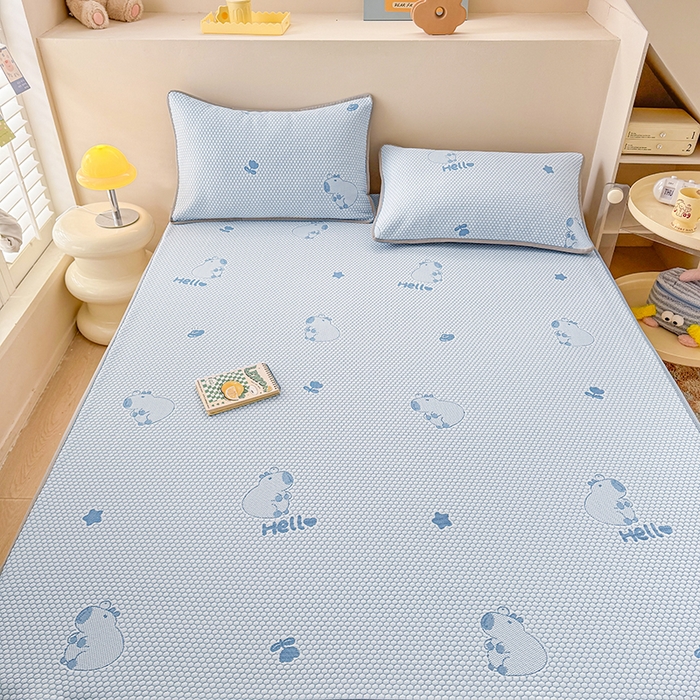 91家纺网 家纺一手货源 找家纺 雪鲨家纺  2025新款凉感冰豆豆凉席凉豆豆三件套冰丝提花软席PE 卡皮巴拉蓝