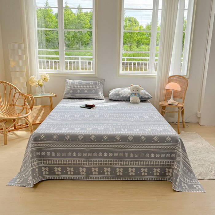 91家纺网 家纺一手货源 找家纺 爱彼家纺 2025新款热门卡通条纹原棉老粗布凉席床单 草莓格-灰