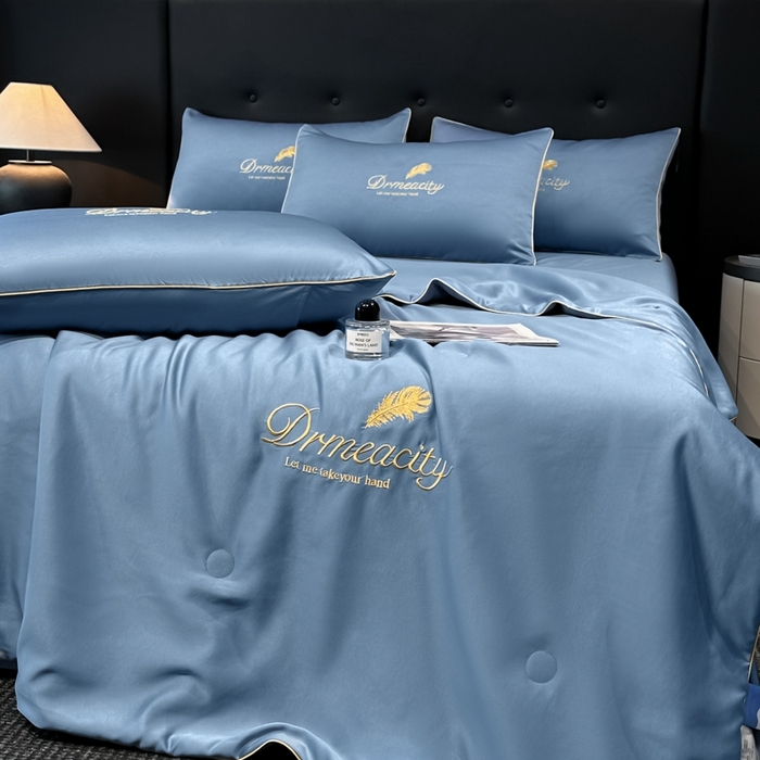 91家纺网 家纺一手货源 找家纺 伊梵居 2025新款水洗真丝刺绣夏被四件套 梦羽-宾利蓝