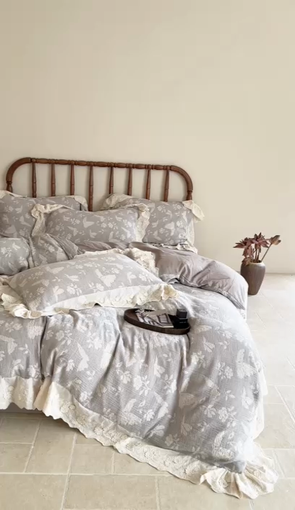 91家纺网 家纺一手货源 找家纺 山舍家居2025新款纯棉棉麻色织提花刺绣花边款四件套-蝶梦晚落 蝶梦晚落-穹灰