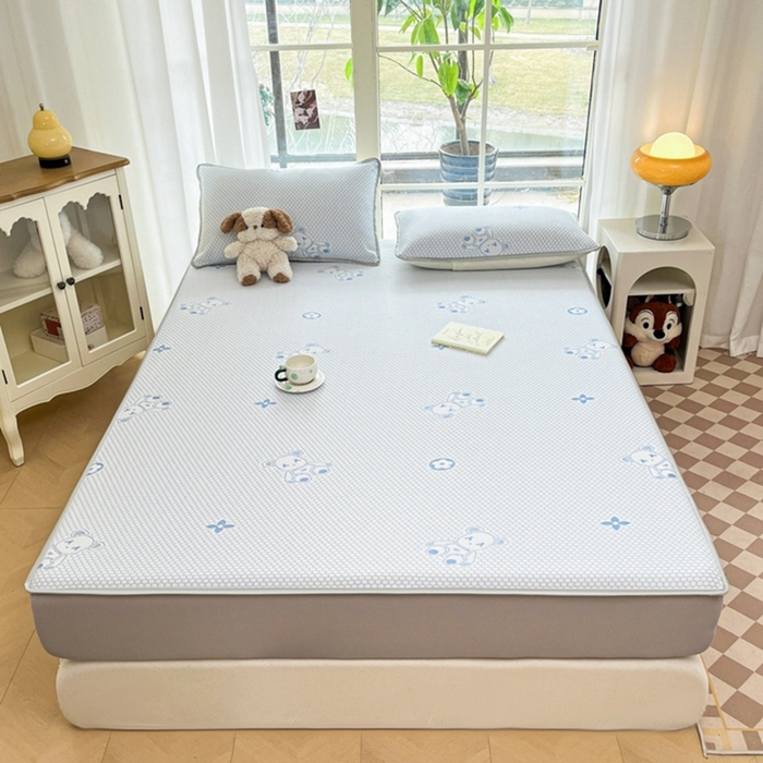 91家纺网 家纺一手货源 找家纺 静缘分2025新款直播爆款凉豆豆冰丝凉席三件套床笠款可水洗机洗夏季凉感冰豆豆空调席软席子 宝贝熊-蓝