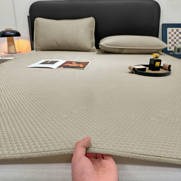 91家纺网 家纺一手货源 找家纺 春寻家纺 2025新款凉豆豆凉席冰丝席 香槟色