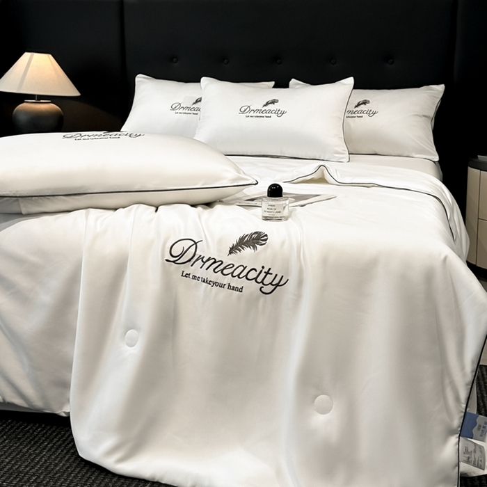 91家纺网 家纺一手货源 找家纺 伊梵居 2025新款水洗真丝刺绣夏被四件套 梦羽-本白