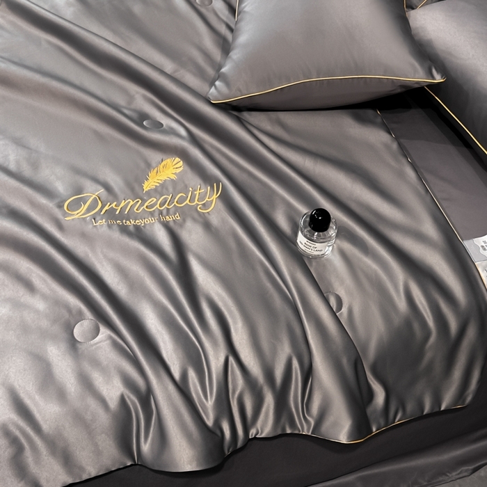 91家纺网 家纺一手货源 找家纺 伊梵居 2025新款水洗真丝刺绣夏被四件套 梦羽-高级灰