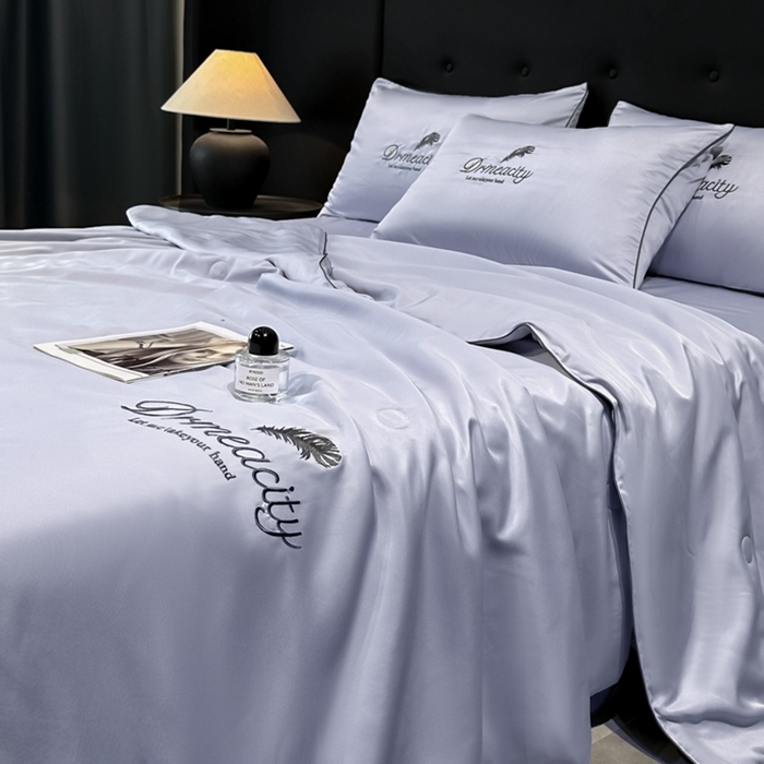 91家纺网 家纺一手货源 找家纺 伊梵居 2025新款水洗真丝刺绣夏被四件套 梦羽-星黛紫