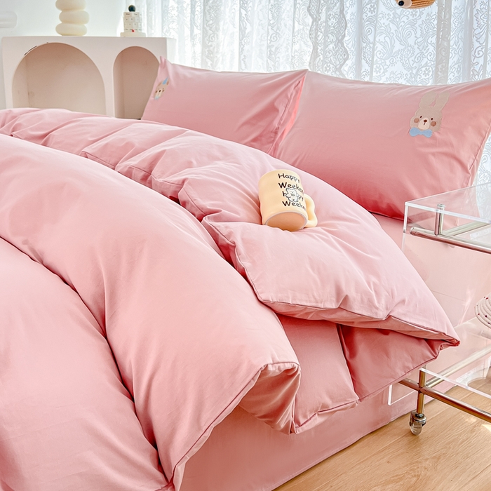 91家纺网 家纺一手货源 找家纺 曼町家居 2025春夏新款40支全棉纯棉水洗棉刺绣四件套 元气星喵-慕斯粉