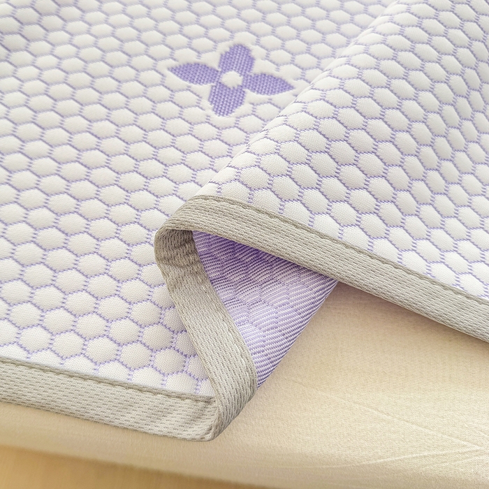 91家纺网 家纺一手货源 找家纺 雪鲨家纺  2025新款凉感冰豆豆凉席凉豆豆三件套冰丝提花软席PE 小熊紫