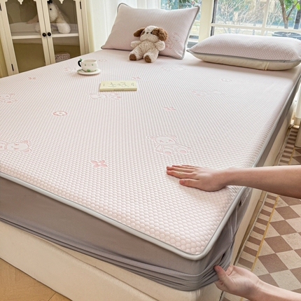 静缘分2025新款直播爆款凉豆豆冰丝凉席三件套床笠款可水洗机洗夏季凉感冰豆豆空调席软席子 宝贝熊-粉