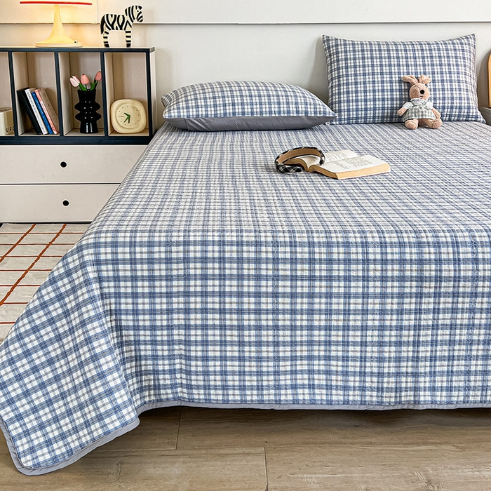 91家纺网 家纺一手货源 找家纺 沐纯家居 2025新款格子款天丝棉床盖三件套 布丁蓝-配灰