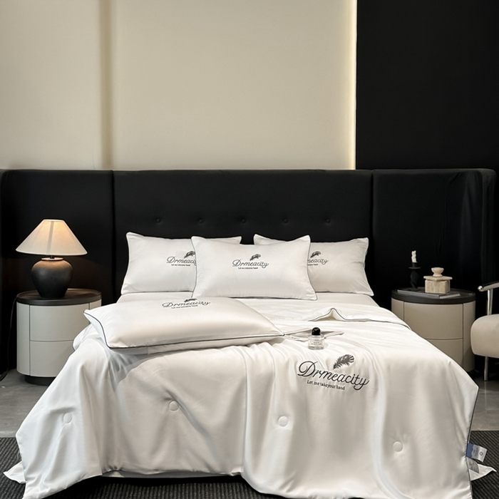 91家纺网 家纺一手货源 找家纺 伊梵居 2025新款水洗真丝刺绣夏被四件套 梦羽-本白