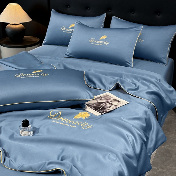 91家纺网 家纺一手货源 找家纺 伊梵居 2025新款水洗真丝刺绣夏被四件套 梦羽-宾利蓝