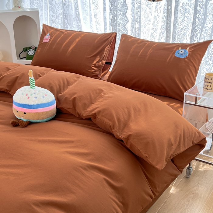 91家纺网 家纺一手货源 找家纺 曼町家居 2025春夏新款40支全棉纯棉水洗棉刺绣四件套 哆啦趣梦-复古咖