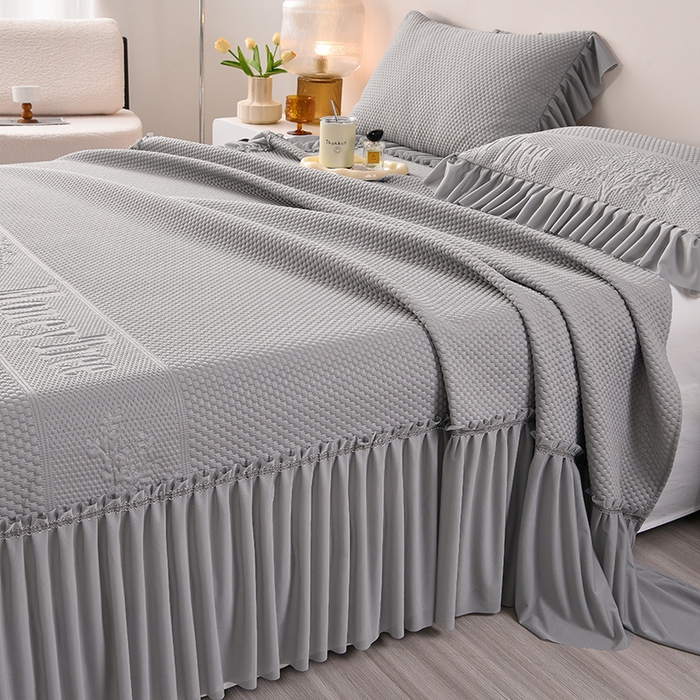 91家纺网 家纺一手货源 找家纺 诺梵家纺 2025新款 pe 乙纶立体提花凉豆豆席凉席床裙款【控价1.5米119 ；1.8米129；2.0米139】 金钱树-灰