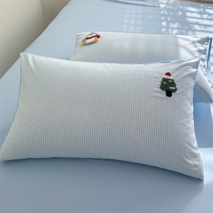 91家纺网 家纺一手货源 找家纺 多品 2025春夏新款水洗棉毛巾绣卡通系列被套单件-单被套 豆丁企鹅 小格