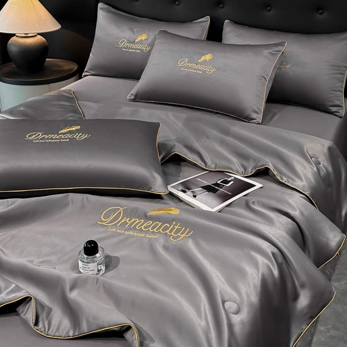 91家纺网 家纺一手货源 找家纺 伊梵居 2025新款水洗真丝刺绣夏被四件套 梦羽-高级灰