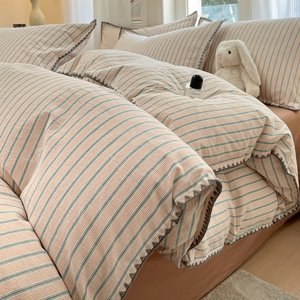 91家纺网 家纺一手货源 找家纺 莱茵家居 2025新款全棉色织水洗棉贝壳包边四件套生椰系列 幽兰拿铁