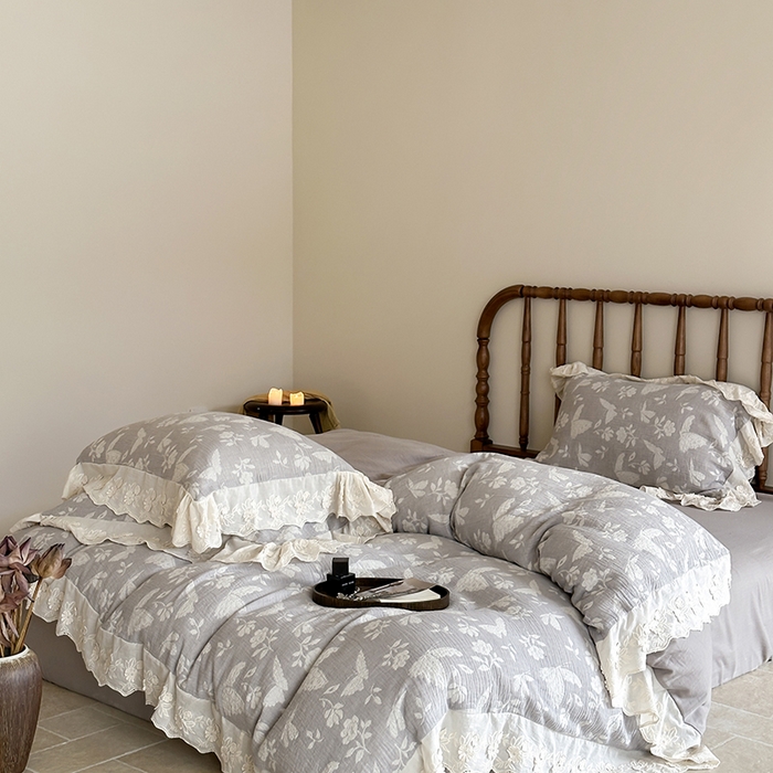 91家纺网 家纺一手货源 找家纺 山舍家居2025新款纯棉棉麻色织提花刺绣花边款四件套-蝶梦晚落 蝶梦晚落-穹灰