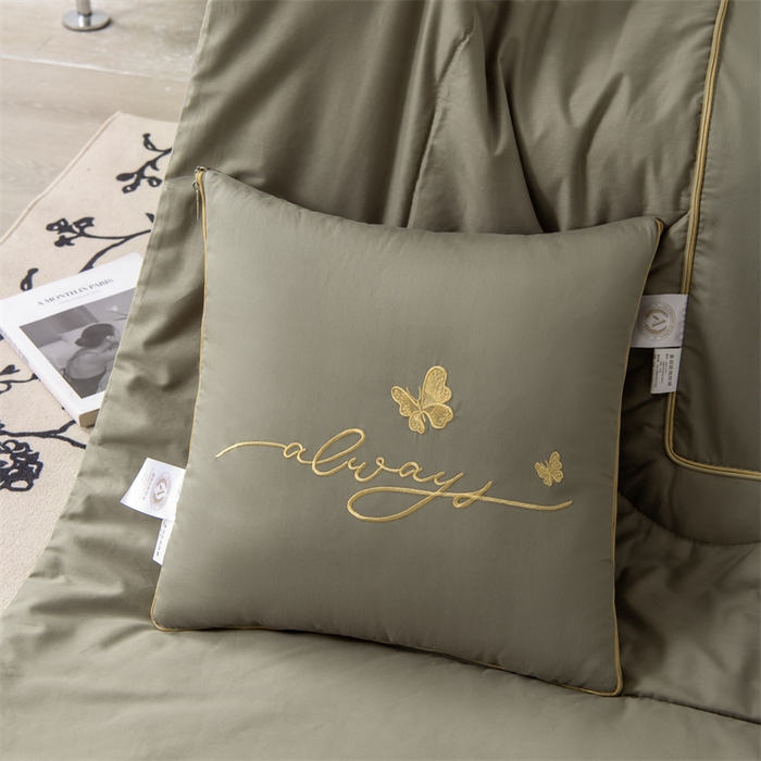 91家纺网 家纺一手货源 找家纺 照世家纺 2025新款柔软透气全棉抱枕被-蝶影（控价不低于40*40的69，45*45的89，50*50的109，55*55的139，60*60的189）蝶影-灰