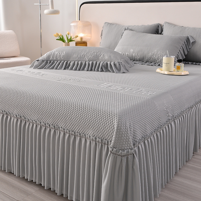 91家纺网 家纺一手货源 找家纺 诺梵家纺 2025新款 pe 乙纶立体提花凉豆豆席凉席床裙款【控价1.5米119 ；1.8米129；2.0米139】 金钱树-灰