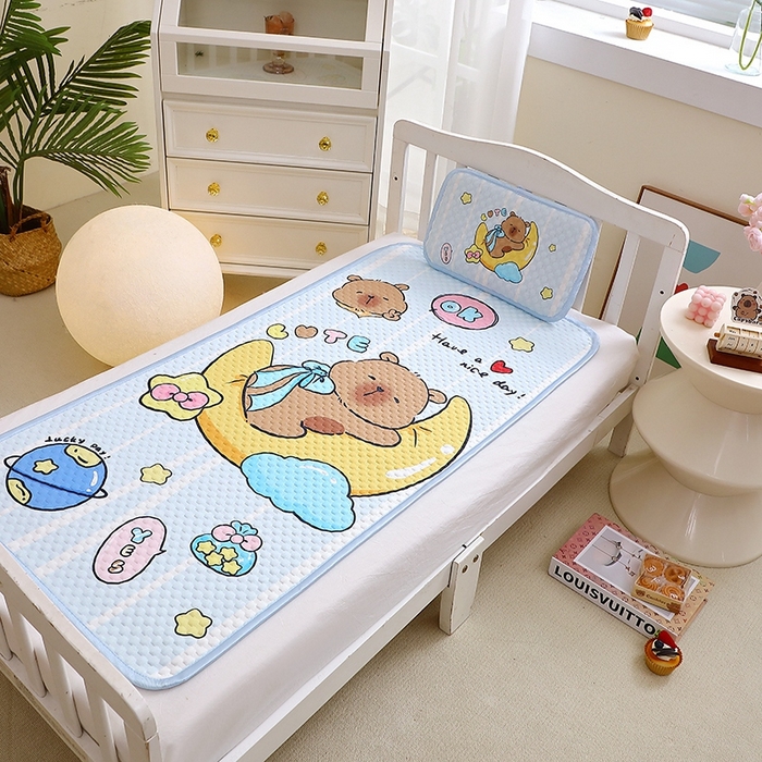 91家纺网 家纺一手货源 找家纺 八零年代  2025新款3D凉豆豆大版卡通儿童凉席夏被三件套冰豆豆凉席 凉豆豆 月亮卡皮巴拉