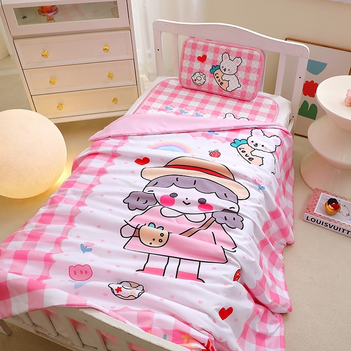 91家纺网 家纺一手货源 找家纺 八零年代  2025新款3D凉豆豆大版卡通儿童凉席夏被三件套冰豆豆凉席 凉豆豆 可爱女孩