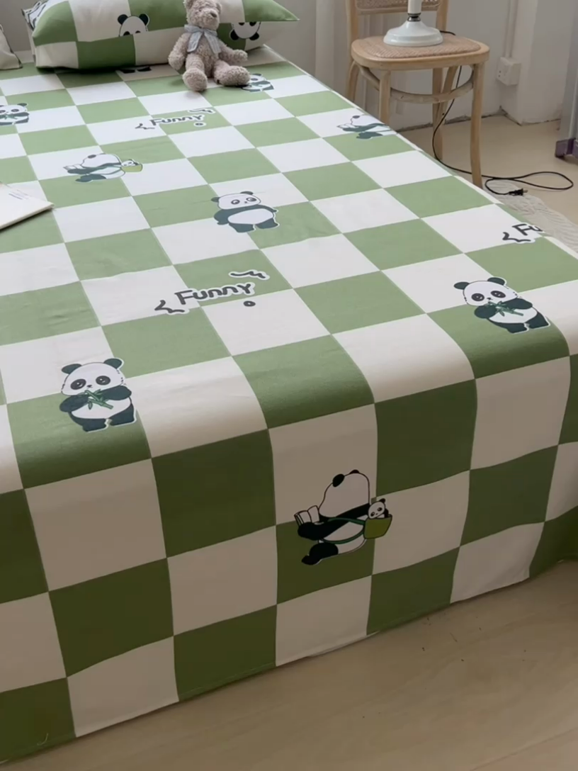 91家纺网 家纺一手货源 找家纺 爱彼家纺 2025新款热门卡通条纹原棉老粗布凉席床单 背包熊