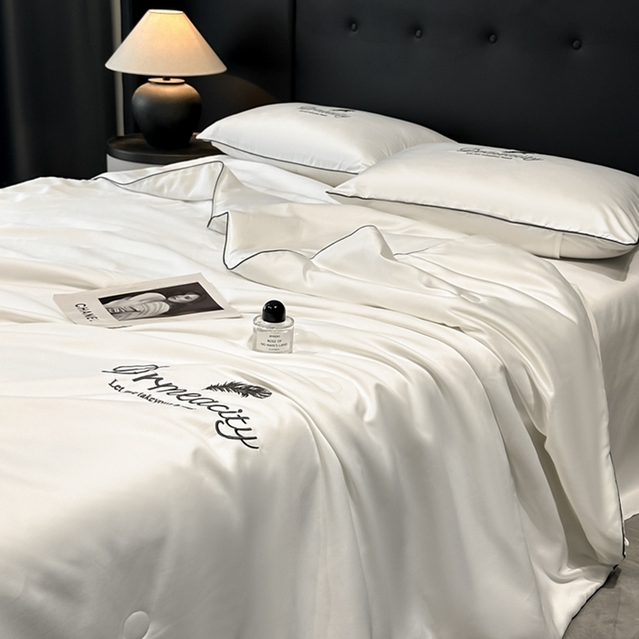 91家纺网 家纺一手货源 找家纺 伊梵居 2025新款水洗真丝刺绣夏被四件套 梦羽-本白