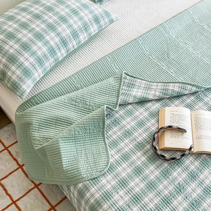 91家纺网 家纺一手货源 找家纺 沐纯家居 2025新款格子款天丝棉床盖三件套 布丁绿