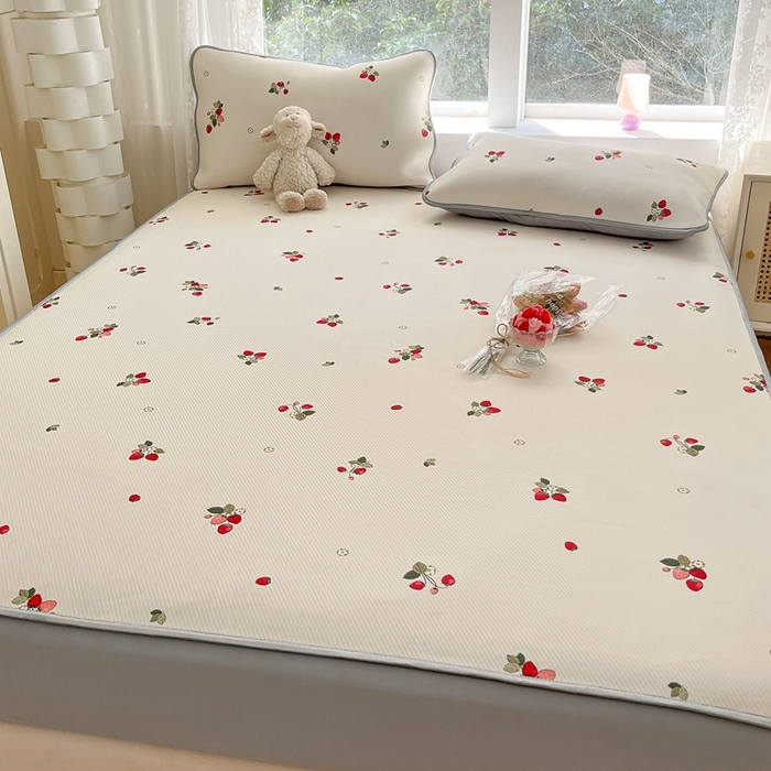 91家纺网 家纺一手货源 找家纺 星座家纺 2025新款复合提花凉感丝凉席三件套床笠款 奶油草莓-床笠款