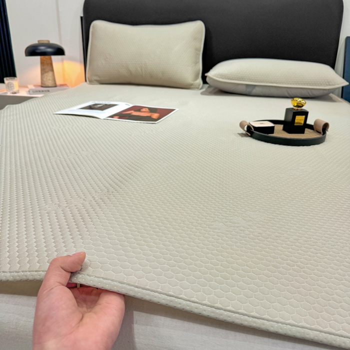 91家纺网 家纺一手货源 找家纺 春寻家纺 2025新款凉豆豆凉席冰丝席 香槟色