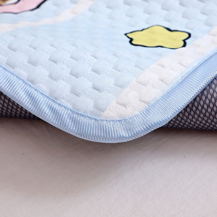 91家纺网 家纺一手货源 找家纺 八零年代  2025新款3D凉豆豆大版卡通儿童凉席夏被三件套冰豆豆凉席 凉豆豆 月亮卡皮巴拉