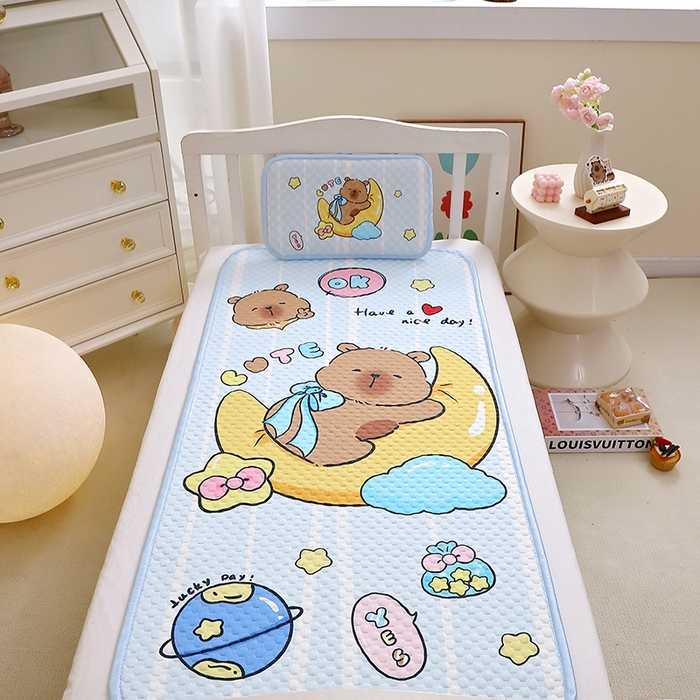 91家纺网 家纺一手货源 找家纺 八零年代  2025新款3D凉豆豆大版卡通儿童凉席夏被三件套冰豆豆凉席 凉豆豆 月亮卡皮巴拉